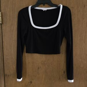 Black Crop Top With Long Sleeve And White Trim